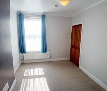 3 bedroom end of terrace house to rent - Photo 6
