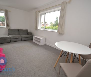 2 bed Flat for Rent - Photo 2