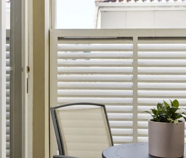 Townhouse sanctuary with double lock up garage - Photo 4
