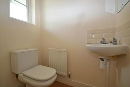 2 bedroom semi-detached house to rent - Photo 3