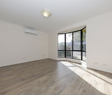1/69 Holmes Street, Brunswick VIC 3056 - Photo 2