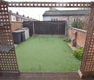 4 bedroom end of terrace house to rent - Photo 6