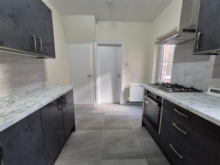 3 bedroom terraced house to rent - Photo 5