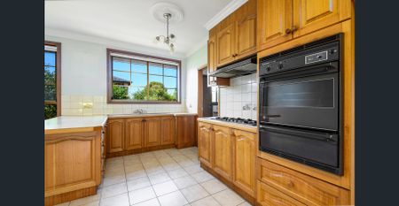 Spacious 2 bedroom unit - Photo 3