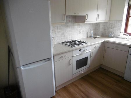 2 bedroom flat to rent - Photo 2