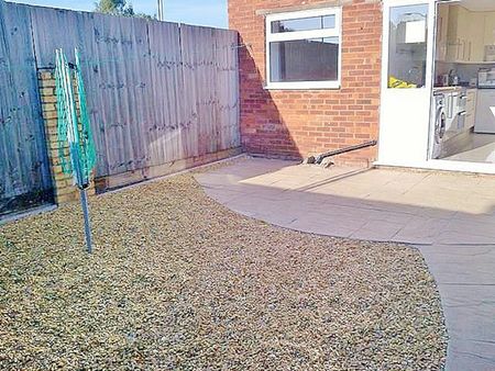 House share to rent on - Photo 5