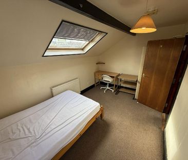 5 bedroom flat to rent - Photo 2