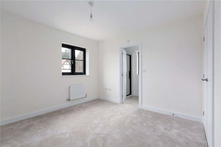 Contemporary two bedroom semidetached home in the heart of Frant village - Photo 3