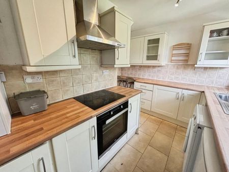 3 bedroom terraced house to rent - Photo 5