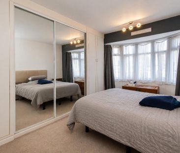 3 bed House - Semi-Detached To Let - Photo 3