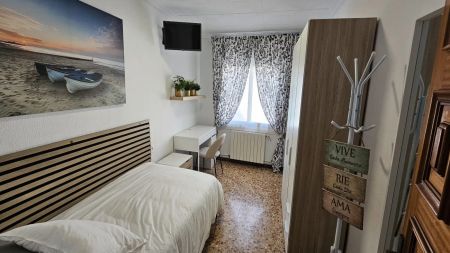 Room in shared apartment in Terrassa - Photo 5