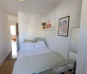 2 Bed Flat, Kingsland Road, E2 - Photo 4