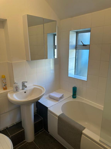 1 bedroom in a house share to rent - Photo 5