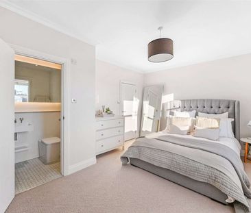 A well-finished five bedroom house located close to Putney High Str... - Photo 5