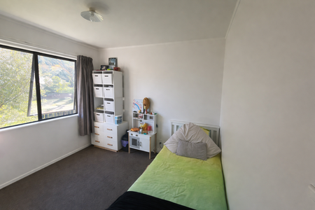 3-bedroom home near schools - Photo 2