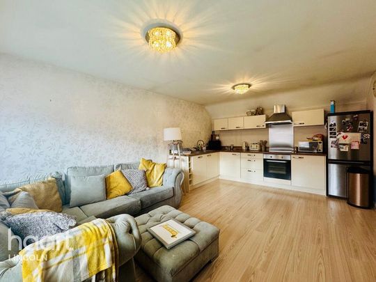 2 bedroom coach house to rent - Photo 1