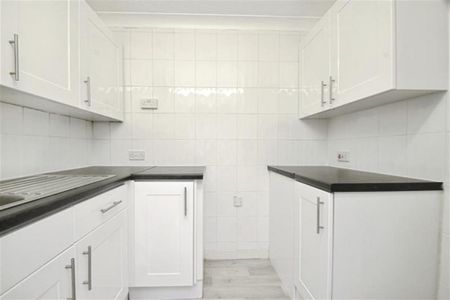 1 bedroom retirement property to rent - Photo 5