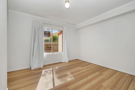 City-Fringe Living with Privacy & Convenience - Photo 4