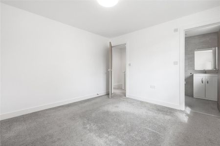 3 bedroom detached house to rent - Photo 2