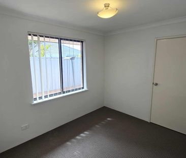 LESS THAN 500m TO WARNBRO BEACH! - Photo 6