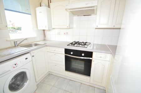 Meadfield Road, Langley, Berkshire,SL3 - Photo 4