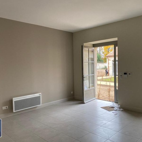 Location Appartement 2 pièces 60m² FONTENAY LE COMTE 85200 - Photo 1