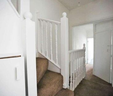 Creighton Avenue, East Ham, E6 - Photo 2