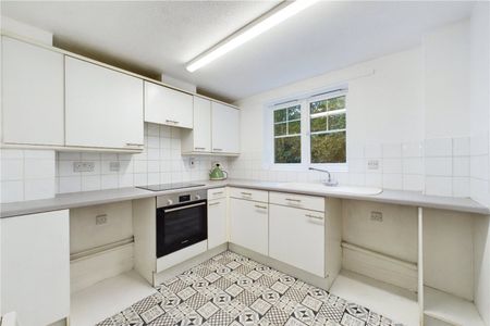 Gould Close, Newbury, Berkshire, RG14 - Photo 2