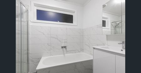 Recently renovated three bedroom dream! - Photo 5