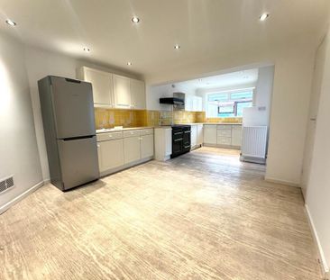 3 bedroom semi-detached house to rent - Photo 6