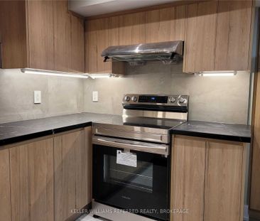 For Lease - 920 Stonehaven Avenue, Newmarket, Ontario - Photo 2