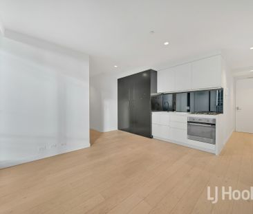 2-Bedroom and 1-Bathroom Lighthouse Apartment in CBD - Photo 5