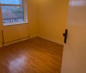 2 Bed Flat, Tylehurst Gardens, IG1 - Photo 2