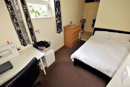 2 bedroom Flat in 14 Raglan Road, Leeds - Photo 5