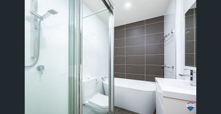 ** Luxurious 3-Bedroom New York-Style Split-Level Apartment - Photo 4