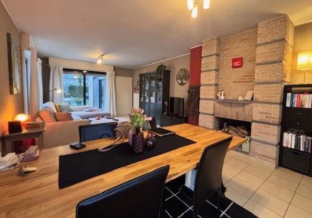 Ruime hoekwoning met terras, tuin en garage. - Foto 3