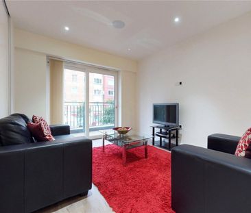 14 Boulevard Drive, Beaufort Park, London, NW9 - Photo 4
