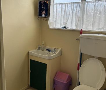 Easy-Care Front Unit in Popular Moturoa - Photo 4