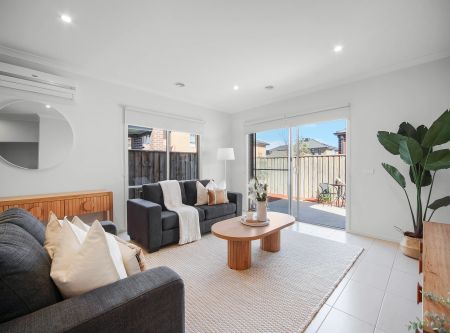 SPACIOUS HOME IN HARPLEY ESTATE - Photo 3