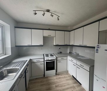 2 bedroom semi-detached house to rent - Photo 5