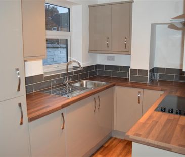 2 bedroom house - terraced to rent - Photo 2
