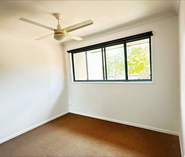 Beautiful 3-Bedroom Townhouse in the Heart of Hope Island â Your ... - Photo 4