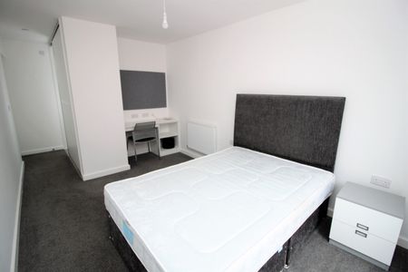 property to rent - Photo 4