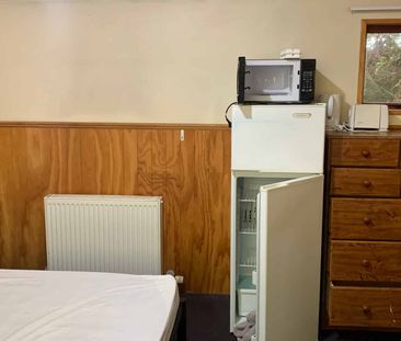 Simple & Convenient Studio Room on Union Street - Photo 4