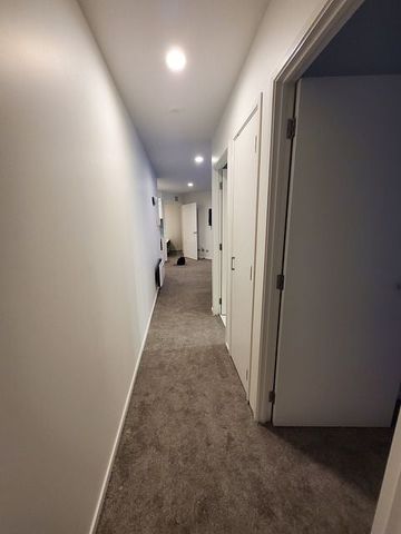Furnished 4-bedroom 2 minutes from the Sky Tower! - Photo 2