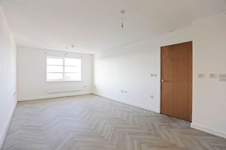 Price £1,700 pcm - Available Now - Part Furnished - Photo 2