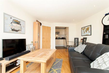 1 bedroom flat in Highbury - Photo 2