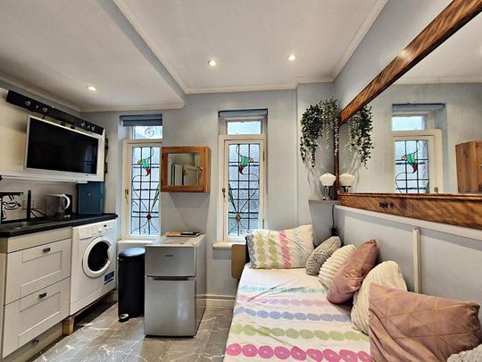 Studio to rent - Photo 1