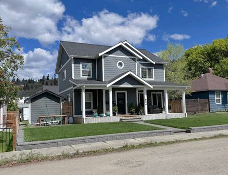 DT Kelowna, near Knox Mountain: 3 bed, 3 bath House – August 1st - Photo 3