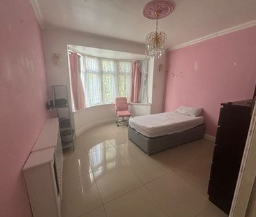 Double room in shared family house- £750 - Photo 1